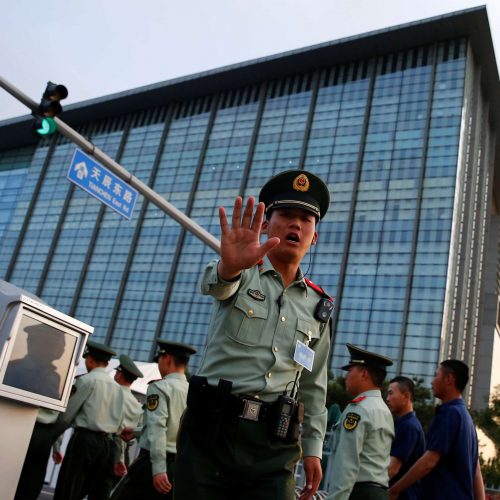 china-paramilitary-police-stops-photographer-reuters